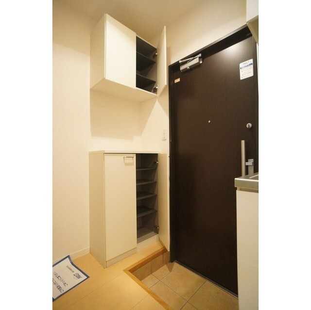 玄関には大きな下駄箱付き♪