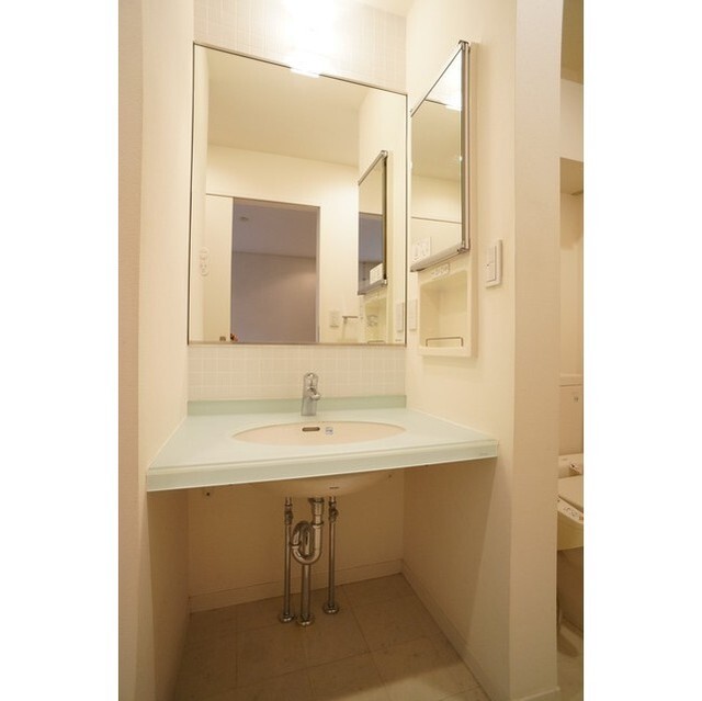 オシャレな洗面台付き♪