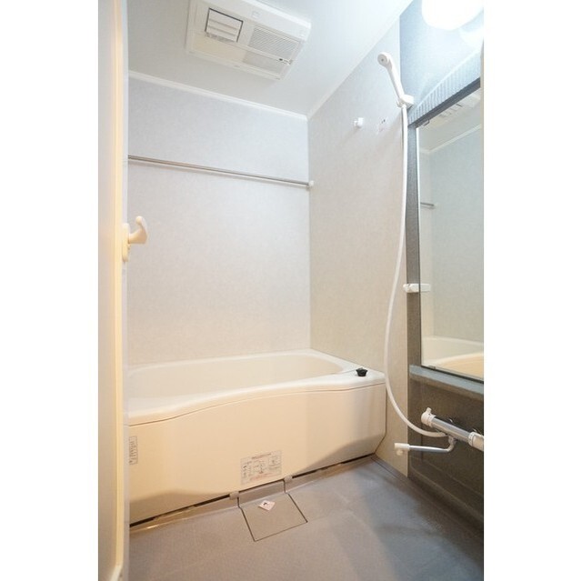 浴室乾燥機付きで梅雨の時期も安心です♪