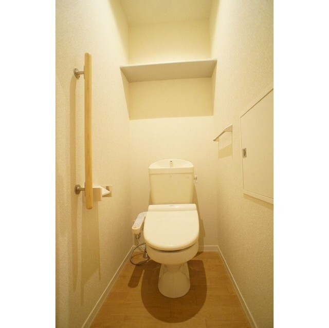 便利な洗浄・暖房機能付き便座です♪