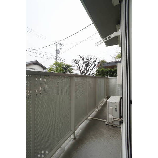 2部屋にまたがる広いバルコニー♪