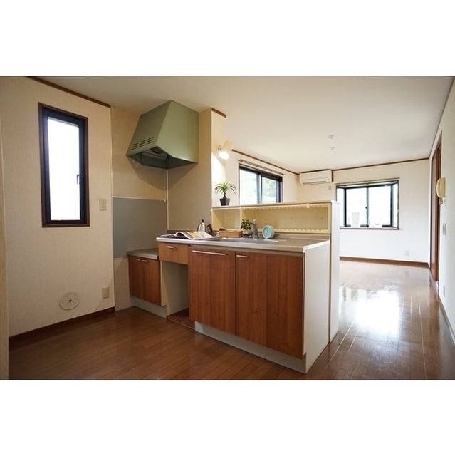 ご家族や友人を招いても楽しく過ごせそうな12.6帖のゆとりあるＬＤＫ