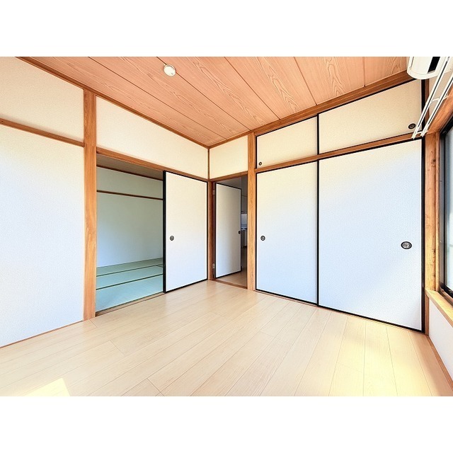 南側洋室4.5帖です♪