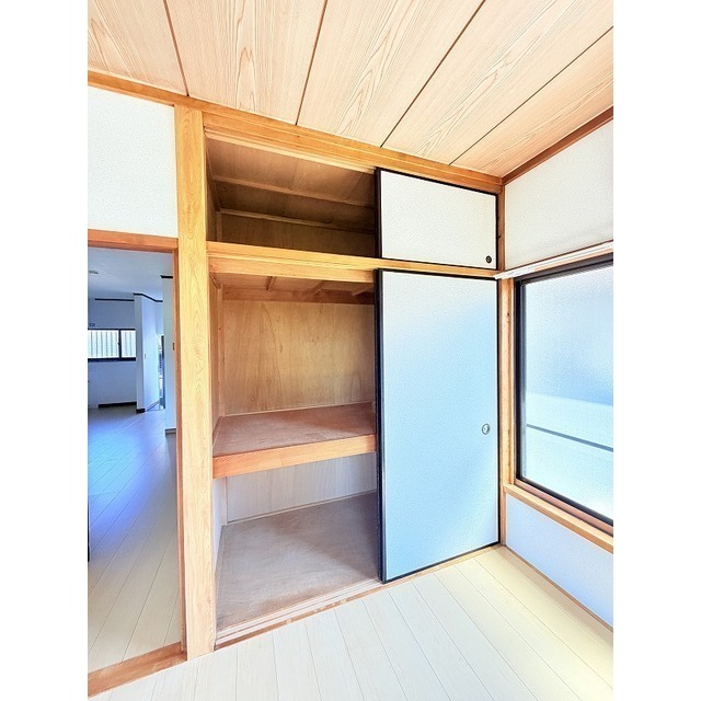 南側洋室の押入れです♪