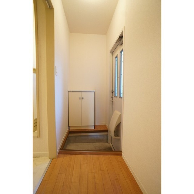 玄関には下駄箱付き♪