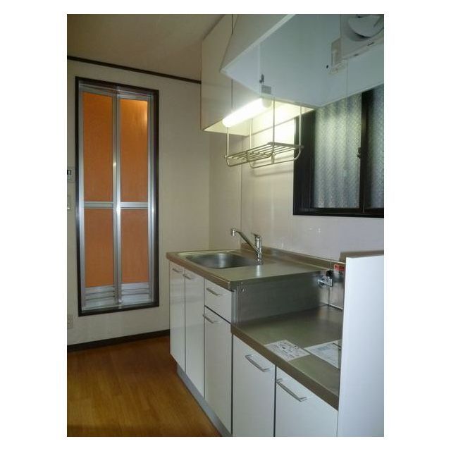 小窓付きで換気ができます♪