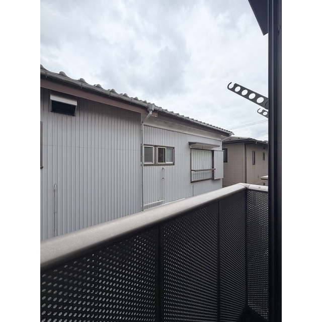 隣も2階建てなので日当たり良好♪
