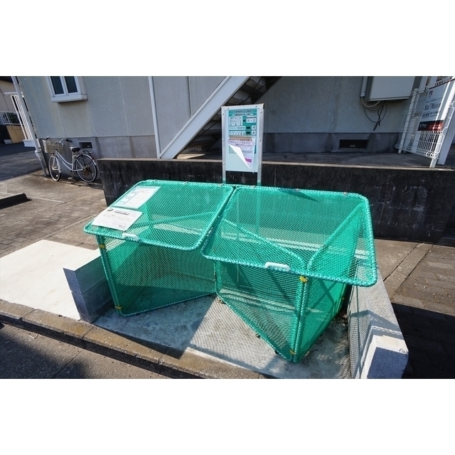 敷地内にゴミ捨て場有り!