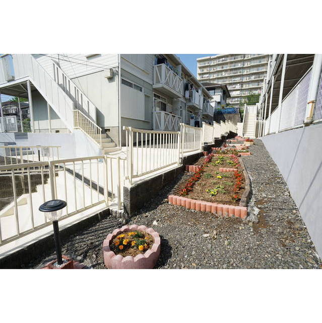 通路には花壇も