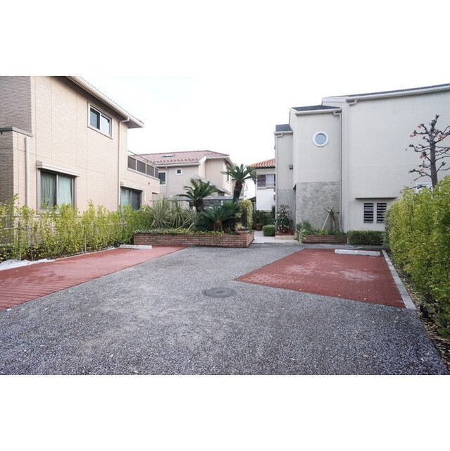 敷地内駐車場(満車)