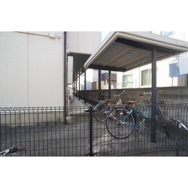 無料駐輪場あります♪