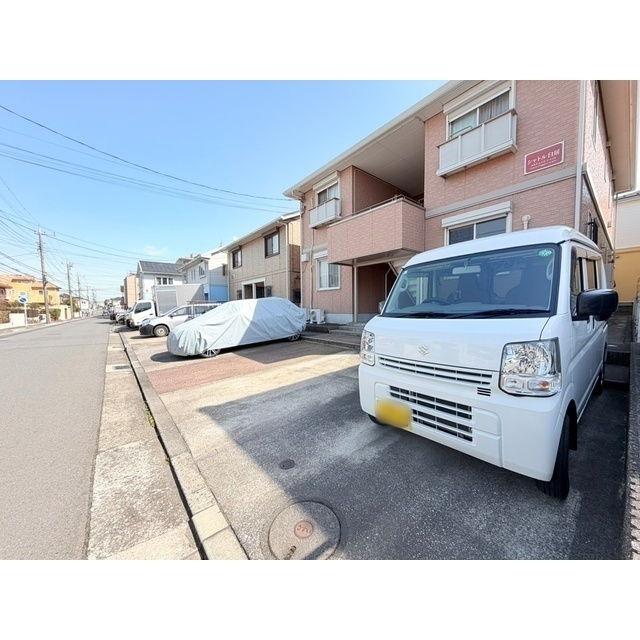 各世帯駐車場1台付き♪