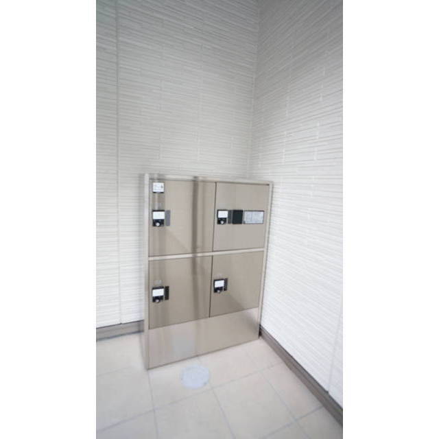 宅配ボックスがございます