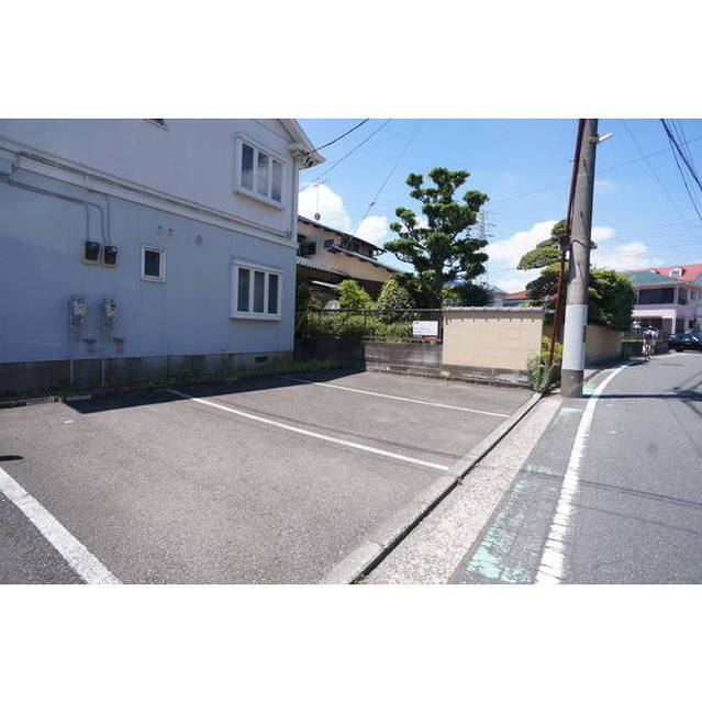 敷地内駐車場に空きあります♪