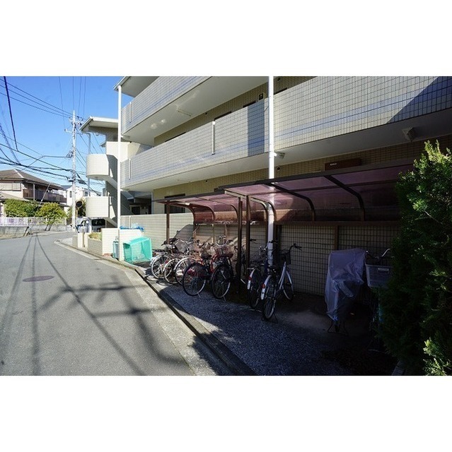 敷地内に駐輪場あります♪