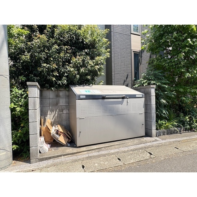 ストッカー付の敷地内にあるゴミ捨て場♪