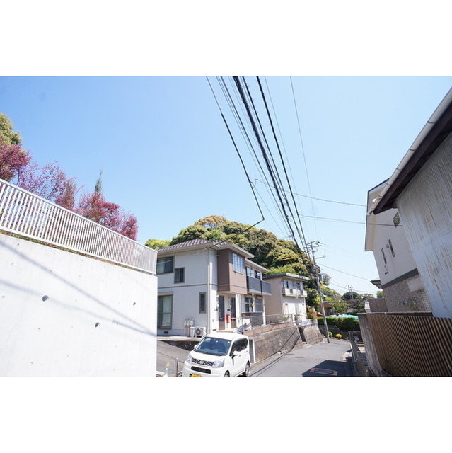 前面道路から敷地が上がってます♪