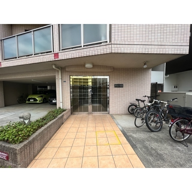 女性も安心オートロック付エントランス