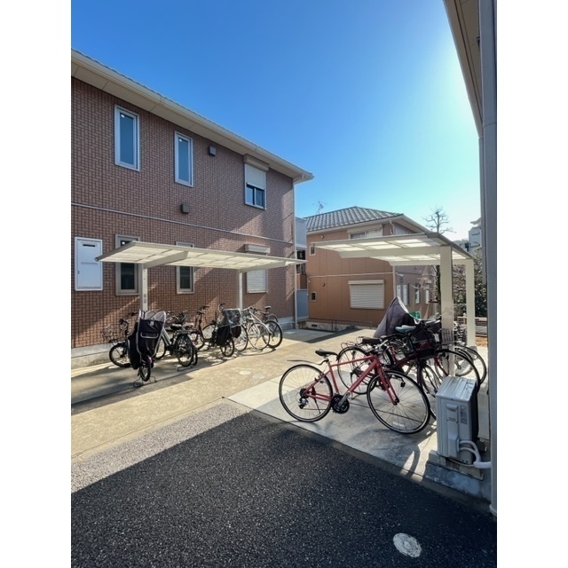 屋根付きの無料駐輪場♪