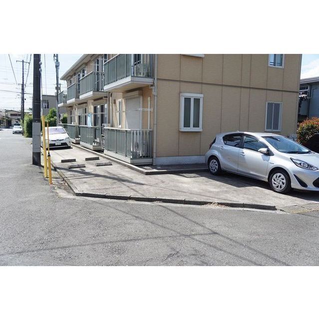 駐車場各世帯１台付きです！