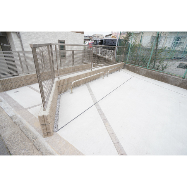 敷地内に駐輪スペース有(自転車のみ)