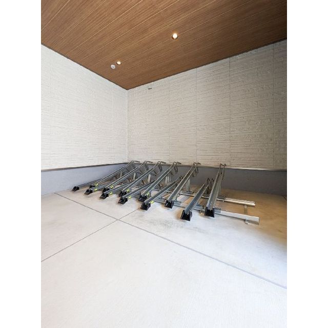 屋根付き駐輪場完備