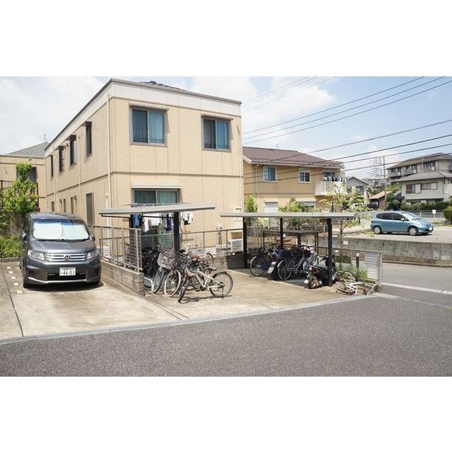 共用の駐輪場がございます!