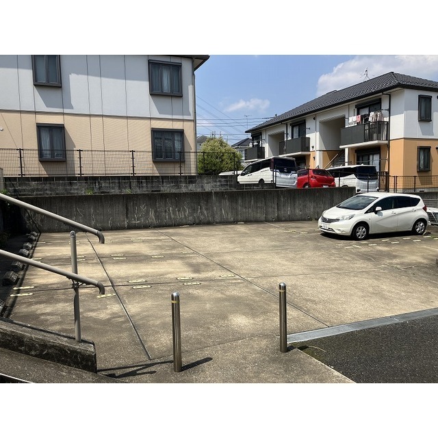 駐車場各世帯1台つき!