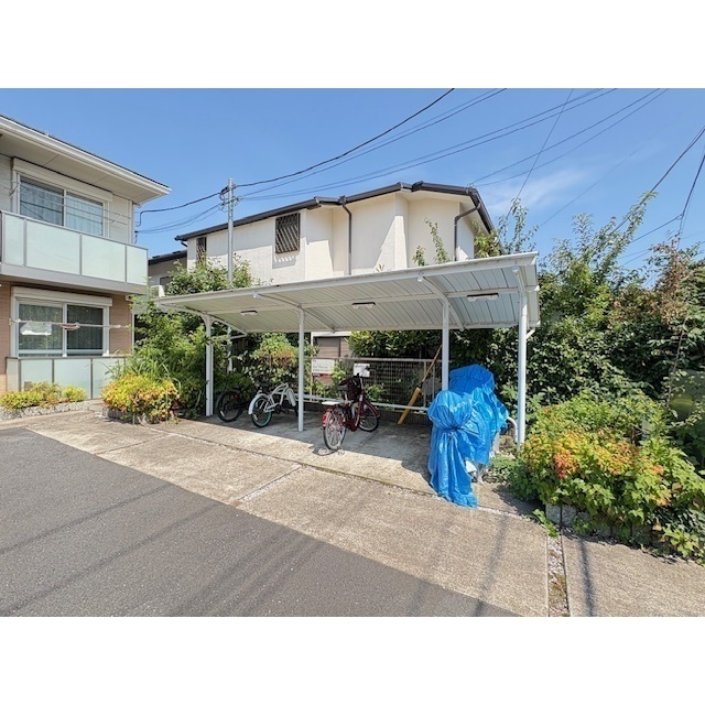 無料の屋根付き駐輪場♪