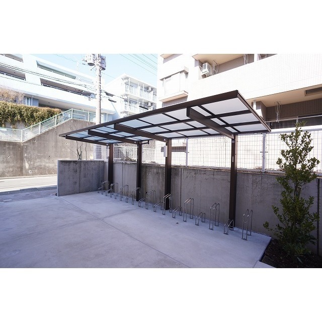 屋根付きの無料駐輪場♪