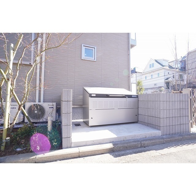 敷地内ゴミ捨て場♪