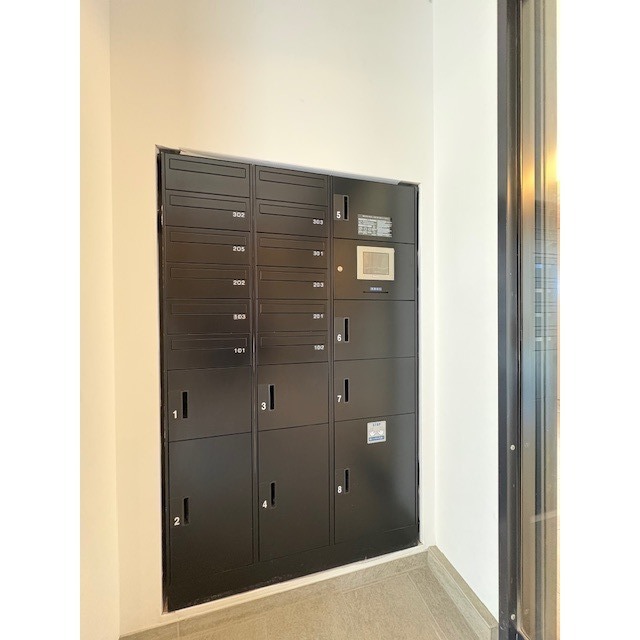 宅配ボックス付の集合ポスト♪