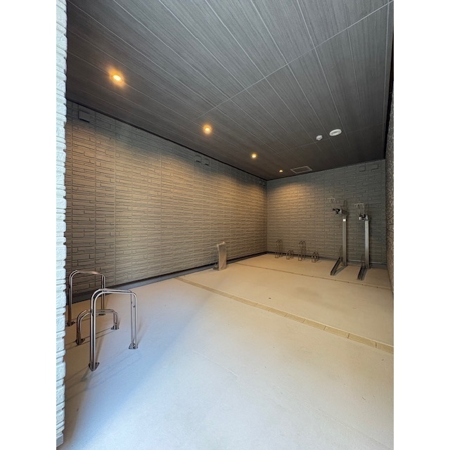 屋根付きの無料駐輪場♪