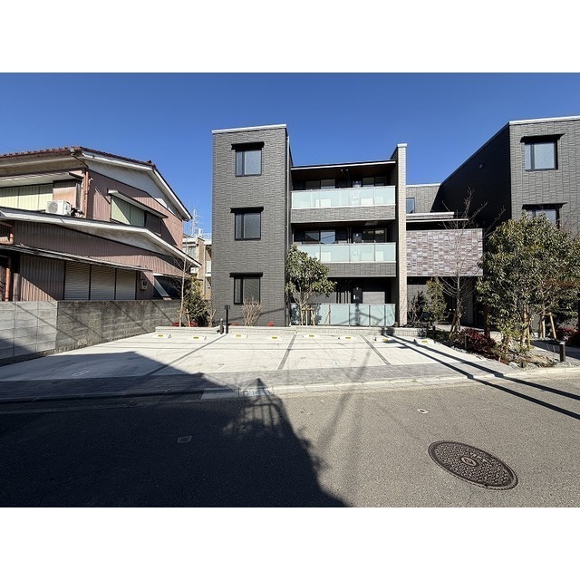 敷地内駐車場(共用玄関側)です♪