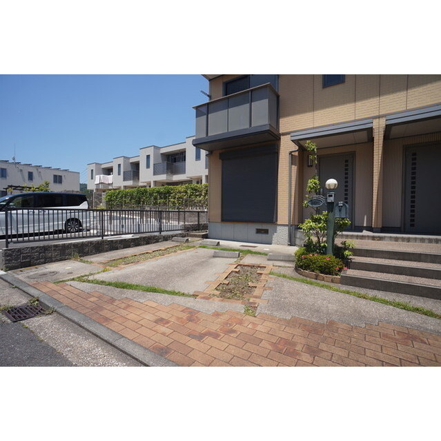 駐車場2台分スペース無料です♪