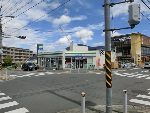 ファミリーマートスリーウェル新石川二丁目店