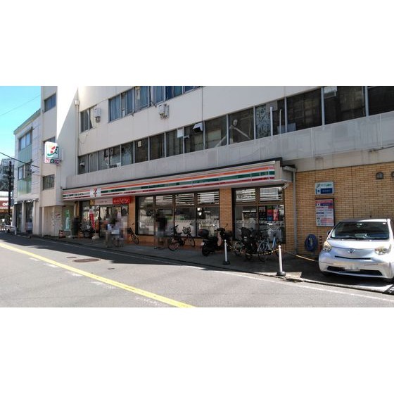 セブンイレブン横浜六浦駅前店