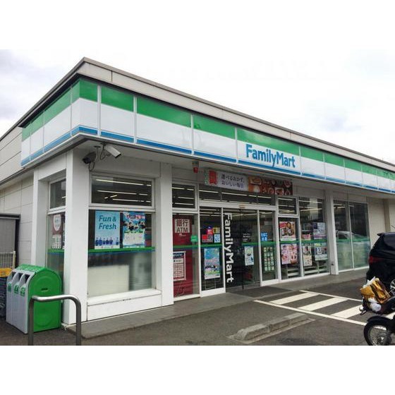 ファミリーマート青葉大場町店