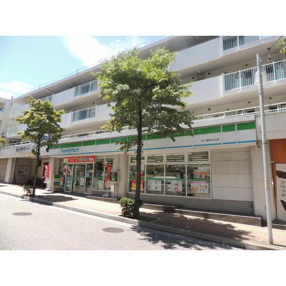 ファミリーマート市ヶ尾駅北口店