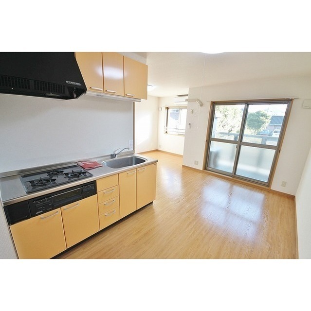 システムキッチン　3口コンロ