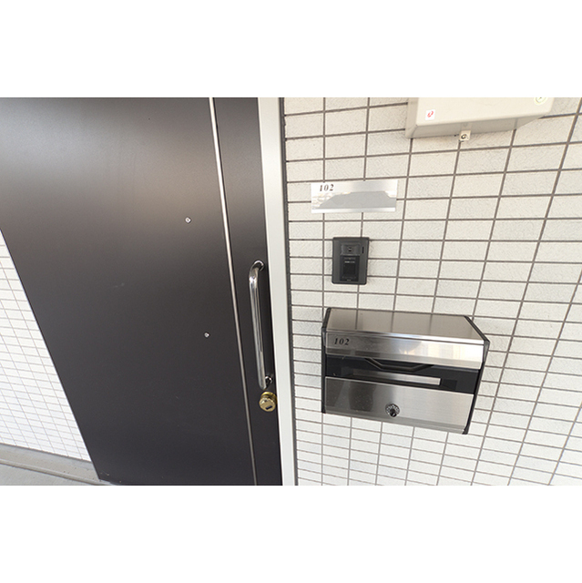 玄関はスライドドア☆