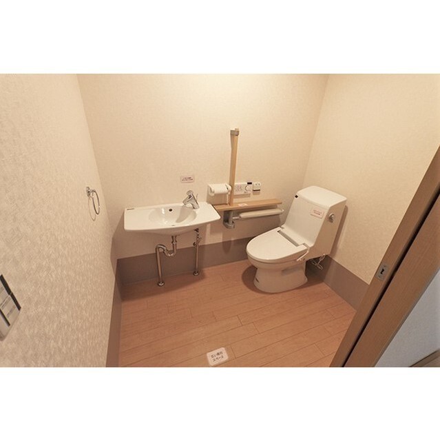 温水洗浄便座付いてます☆