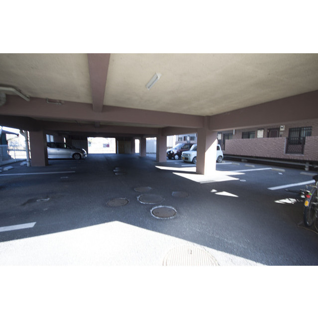 建物1階部分ピロティー