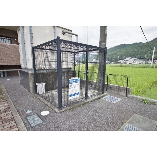 敷地内ゴミ置場