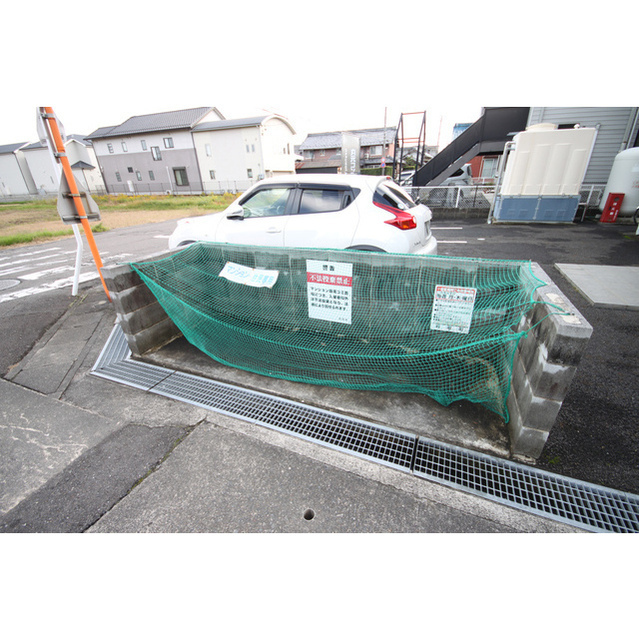 敷地内ゴミ置き場