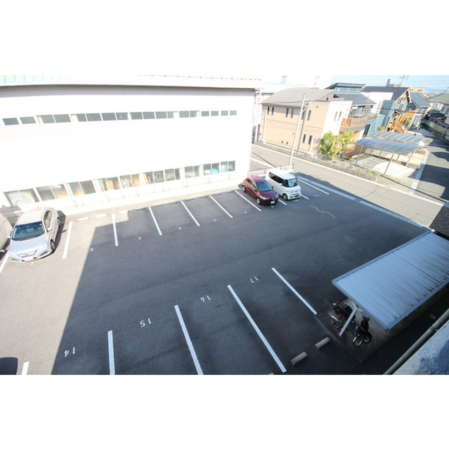 敷地内北側駐車場