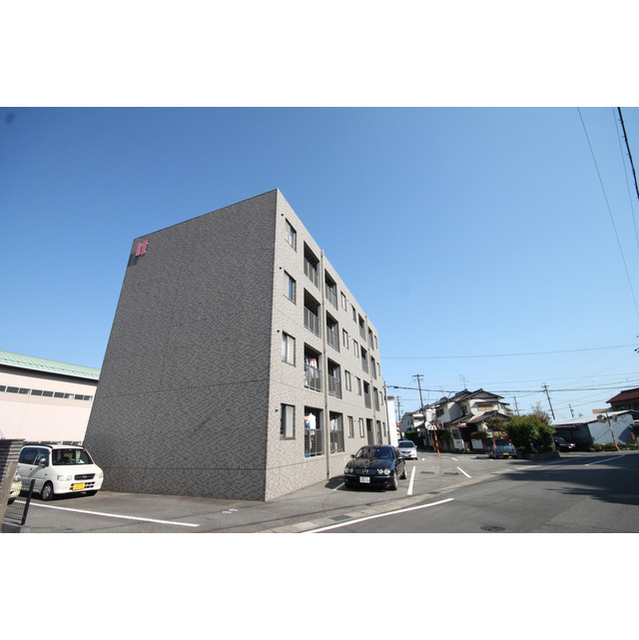 敷地内南側駐車場