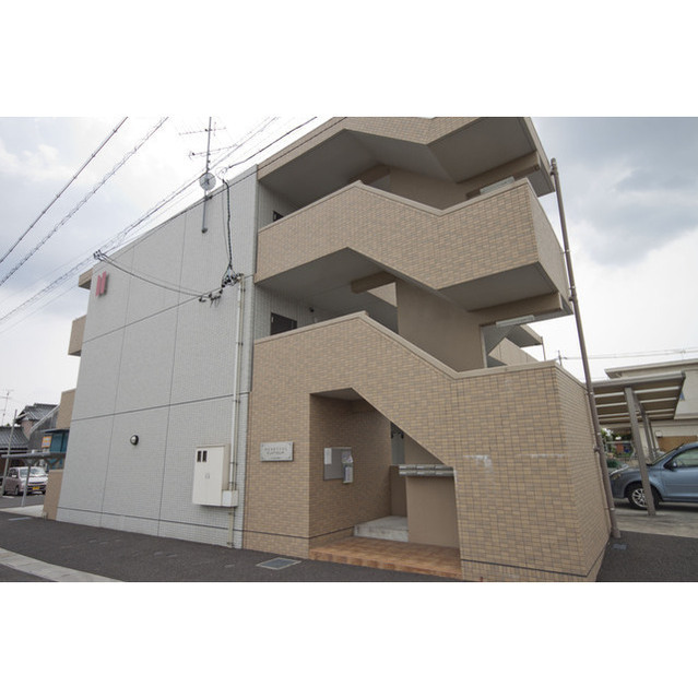 東側エントランス