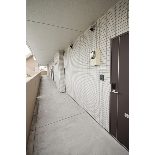 広々とした共用廊下