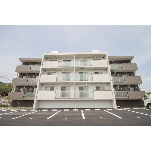 建物真南